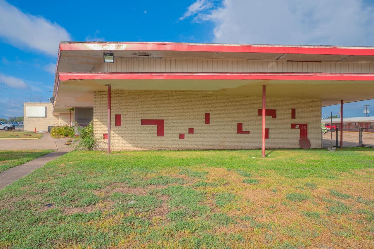 Town & Country Motel Bossier City By Oyo Exteriör bild